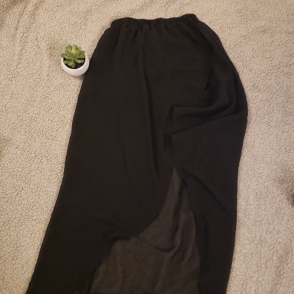 High-low black skirt